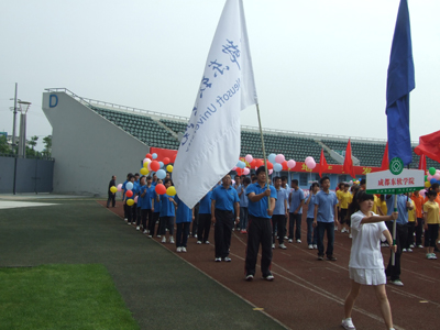 成都东软学院校服图片